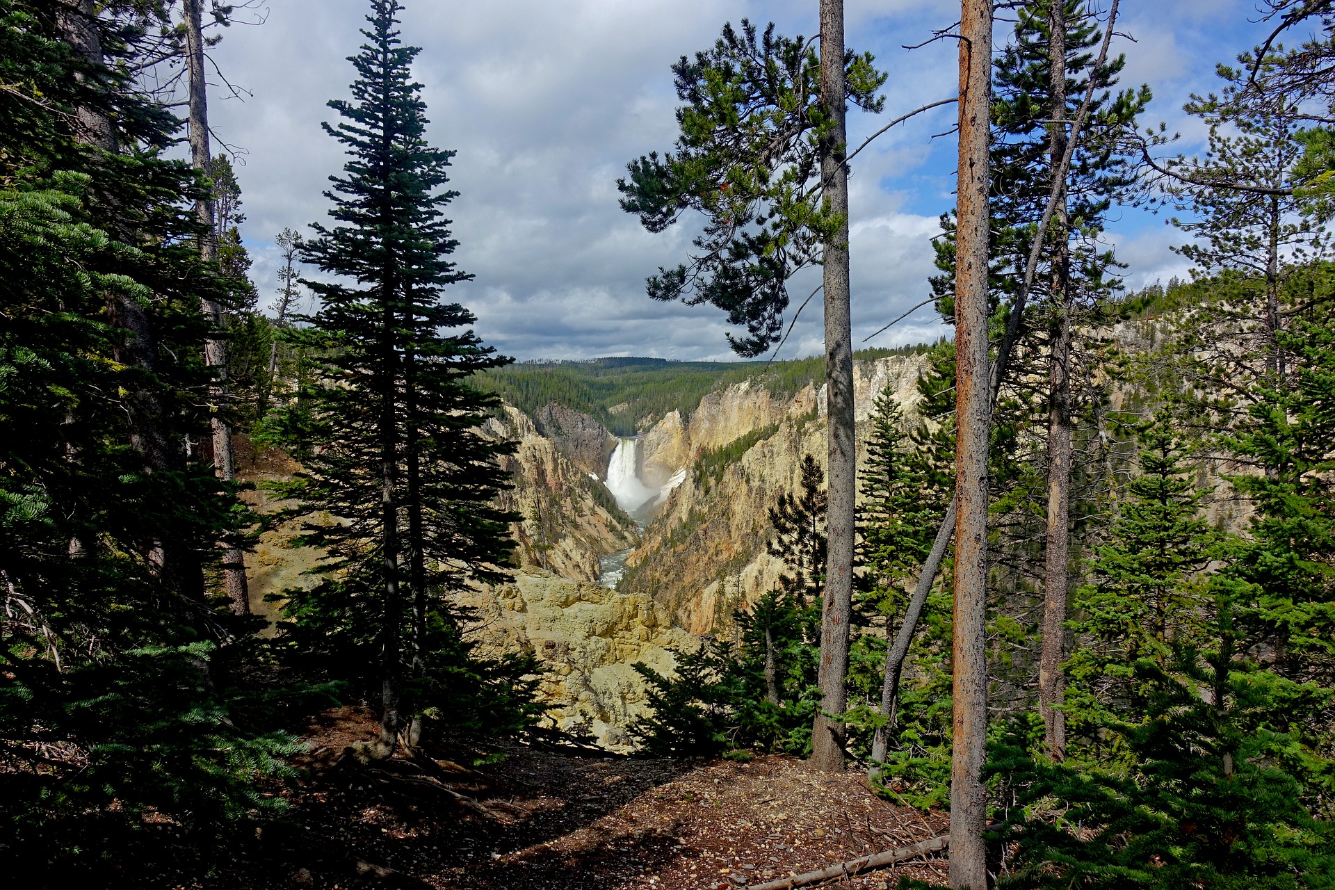 yellowstone-canyon-falls-5065672_1920